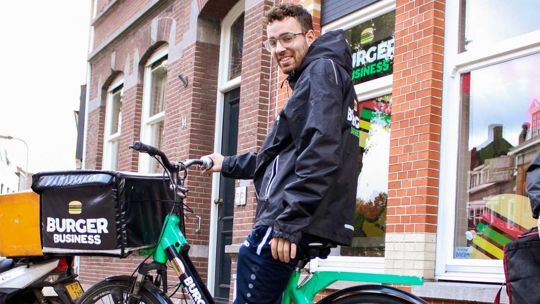 Word bezorger bij Burger Business